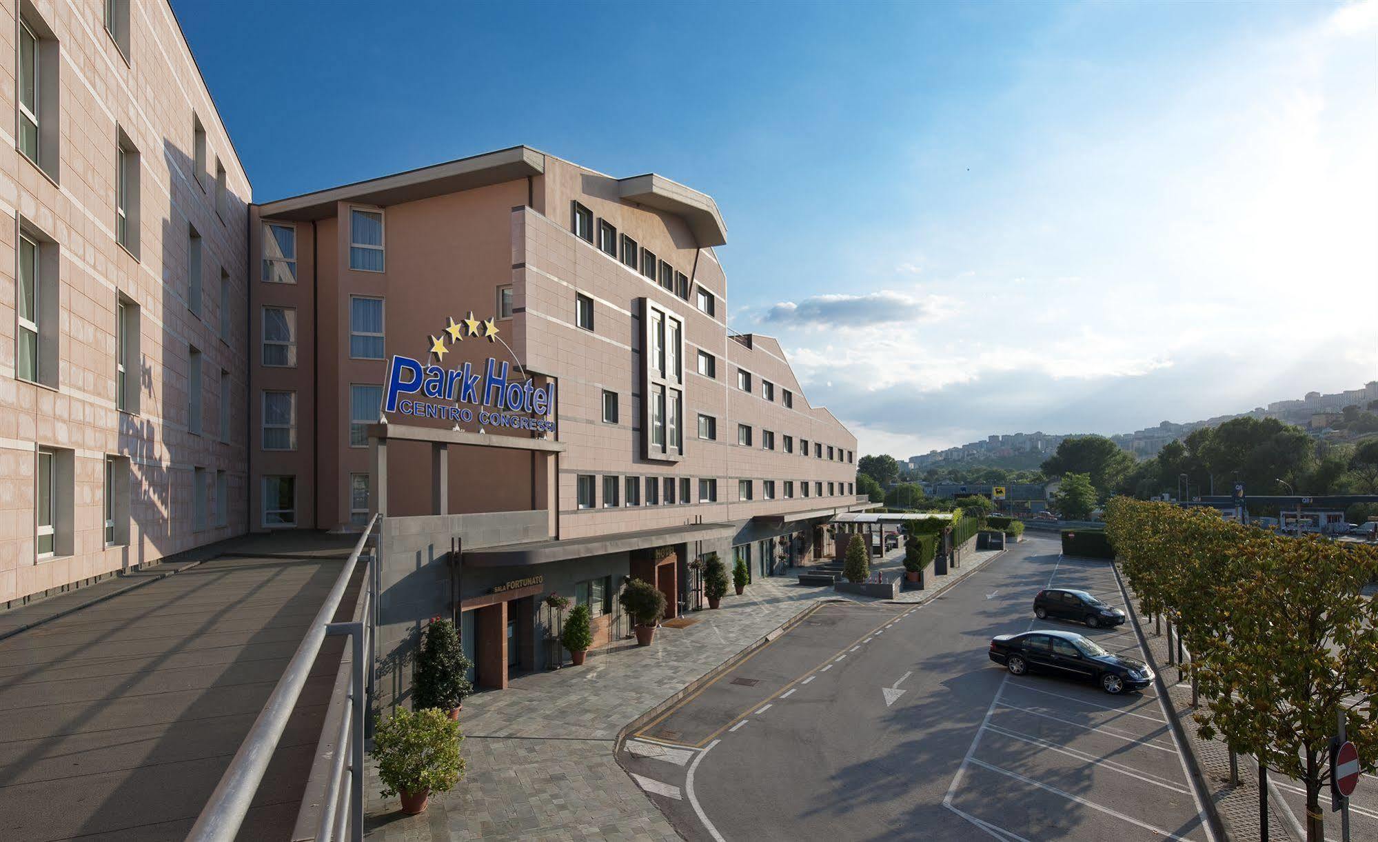 Park Hotel Centro Congressi Potenza Buitenkant foto