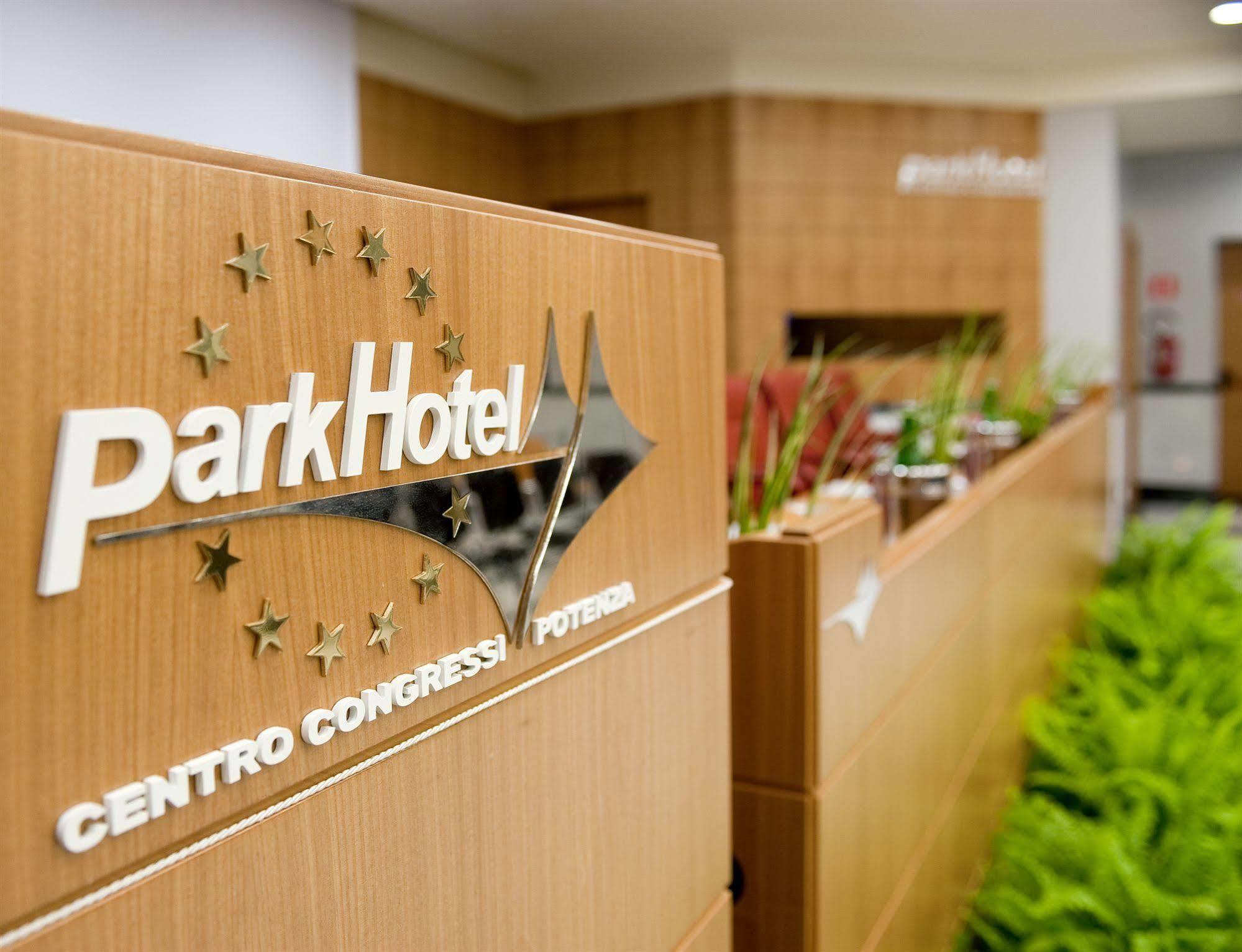 Park Hotel Centro Congressi Potenza Buitenkant foto